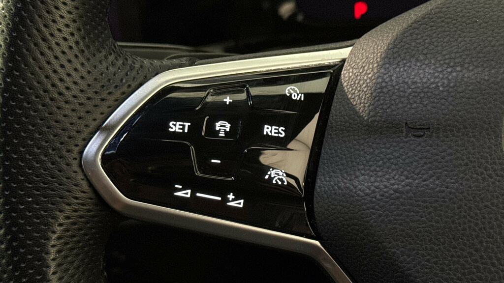 Volkswagen Golf Life Tsi White #17