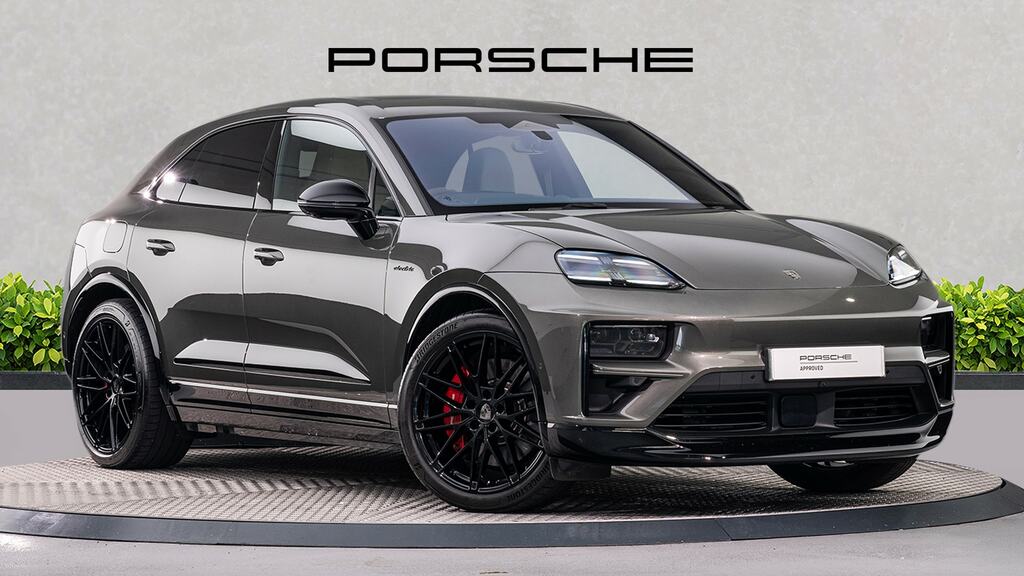 Porsche Macan 470Kw Turbo 100Kwh Green