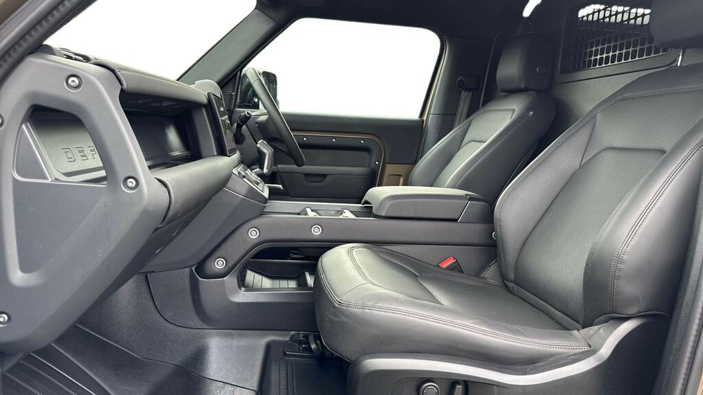 Land Rover Defender 90 3.0 D250 Hard Top X-dynamic Se Brown #3