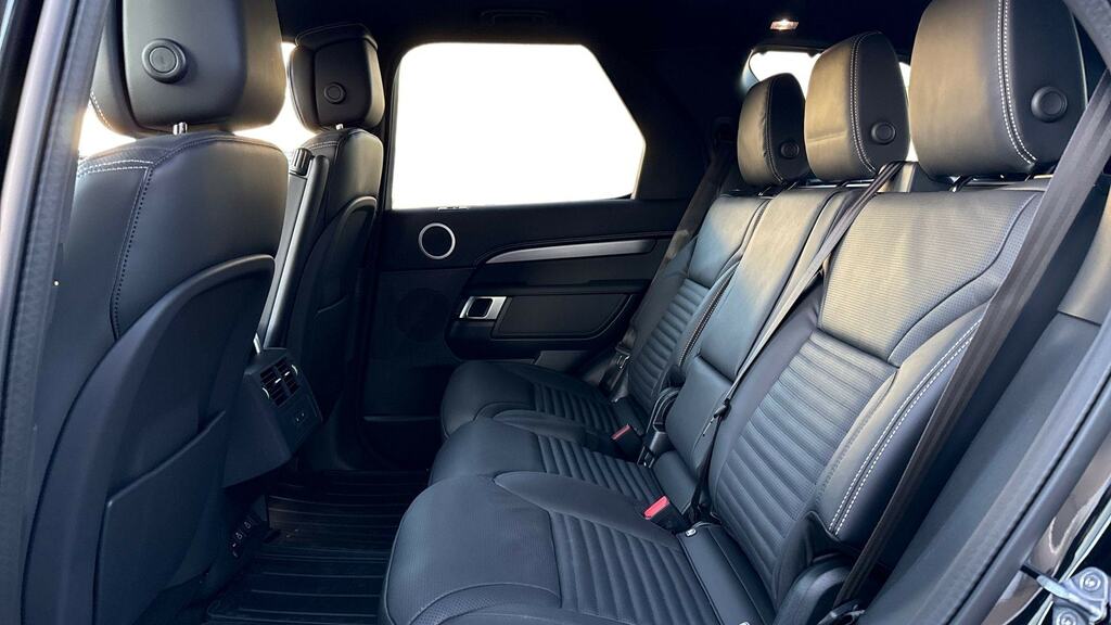 Land Rover Discovery 3.0 D350 Dynamic Hse Black #4