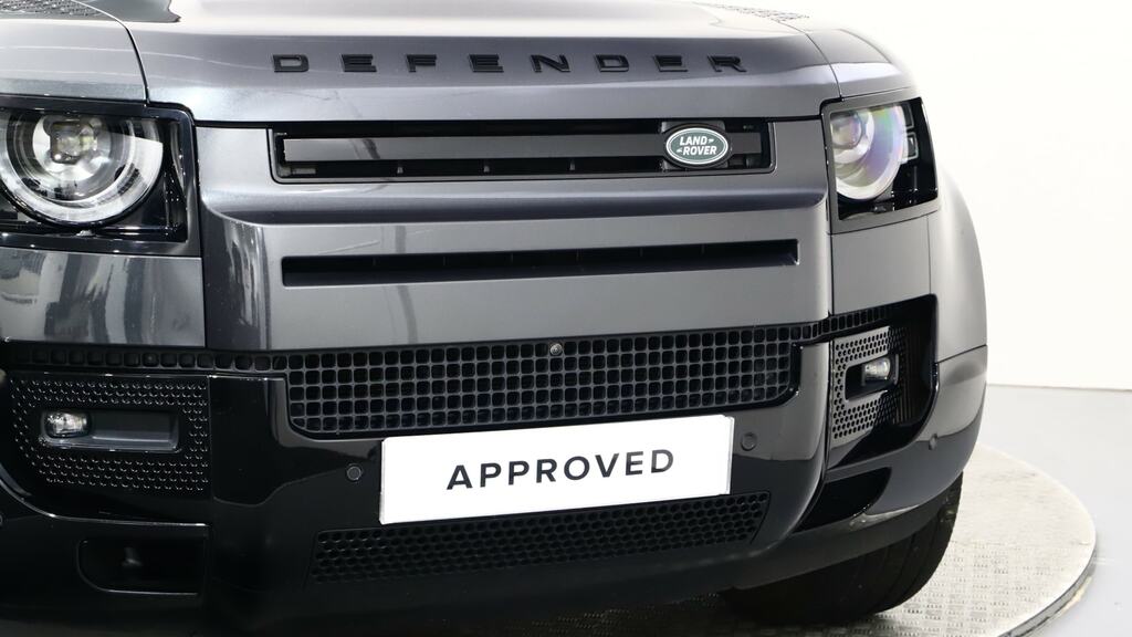Land Rover Defender 110 X-dynamic Hse Black #26