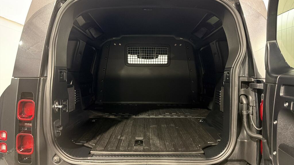 Land Rover Defender 110 X-dynamic Hse Black #10