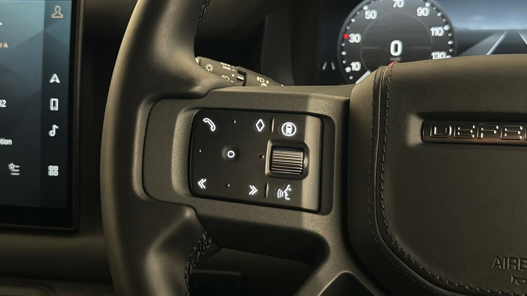 Land Rover Defender 110 X-dynamic Hse Black #24