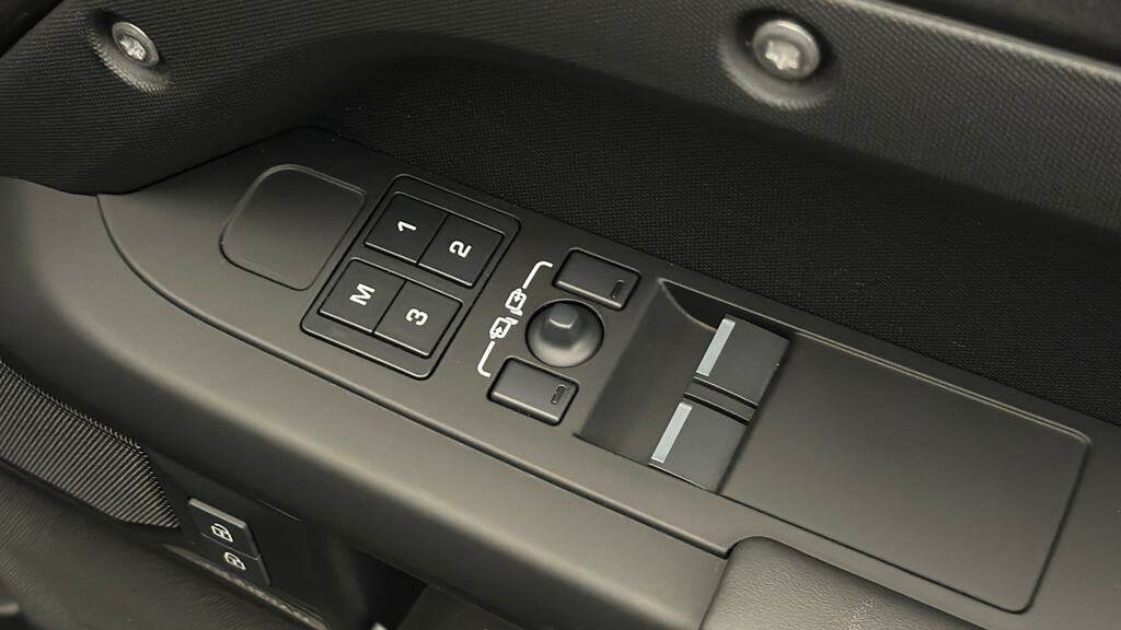 Land Rover Defender 110 X-dynamic Hse Black #21