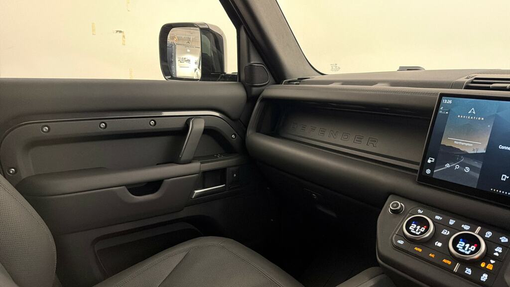 Land Rover Defender 110 X-dynamic Hse Black #20