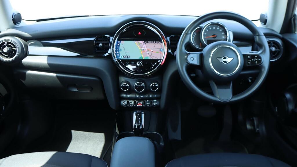 Mini Hatch 1.5 Cooper Classic Premium Plus Red #4