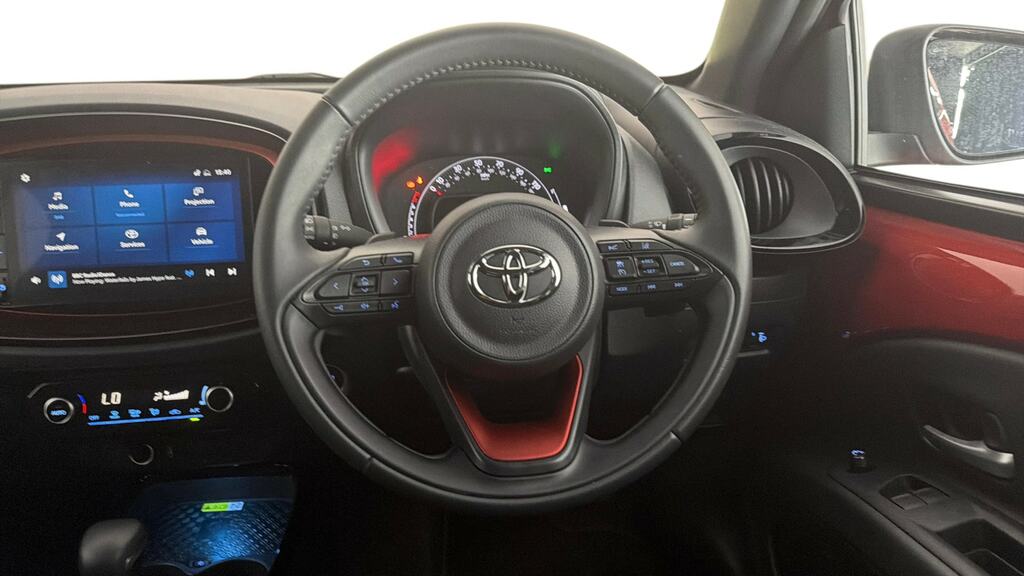 Toyota Aygo X Vvt-i Edge Red #8