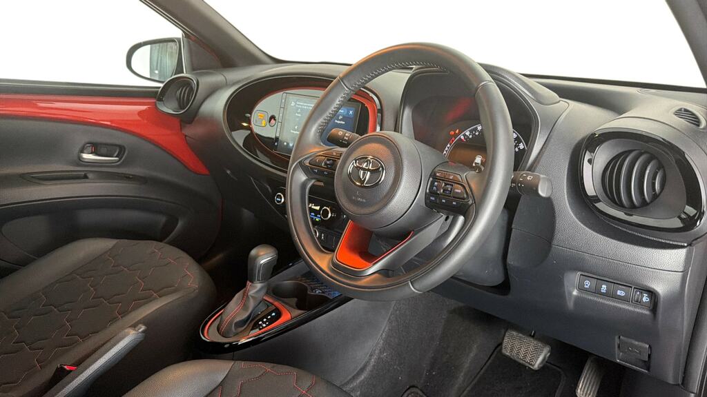 Toyota Aygo X Vvt-i Edge Red #9