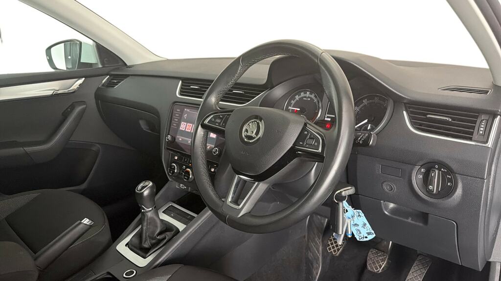 Skoda Octavia 1.5 Tsi Se Drive Silver #9