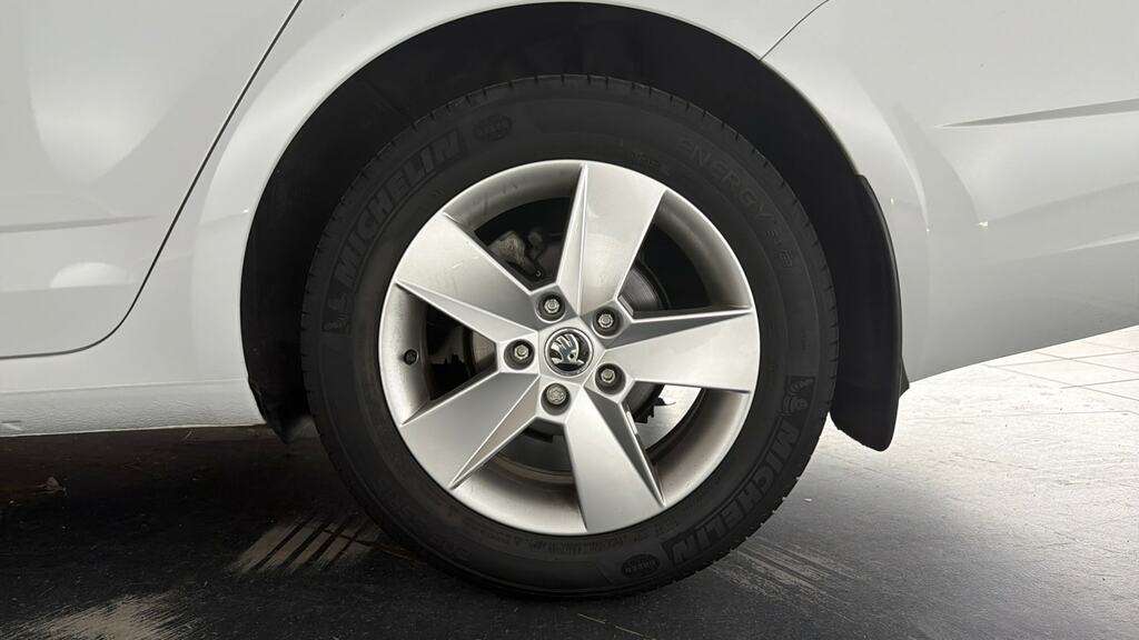 Skoda Octavia 1.5 Tsi Se Drive Silver #24