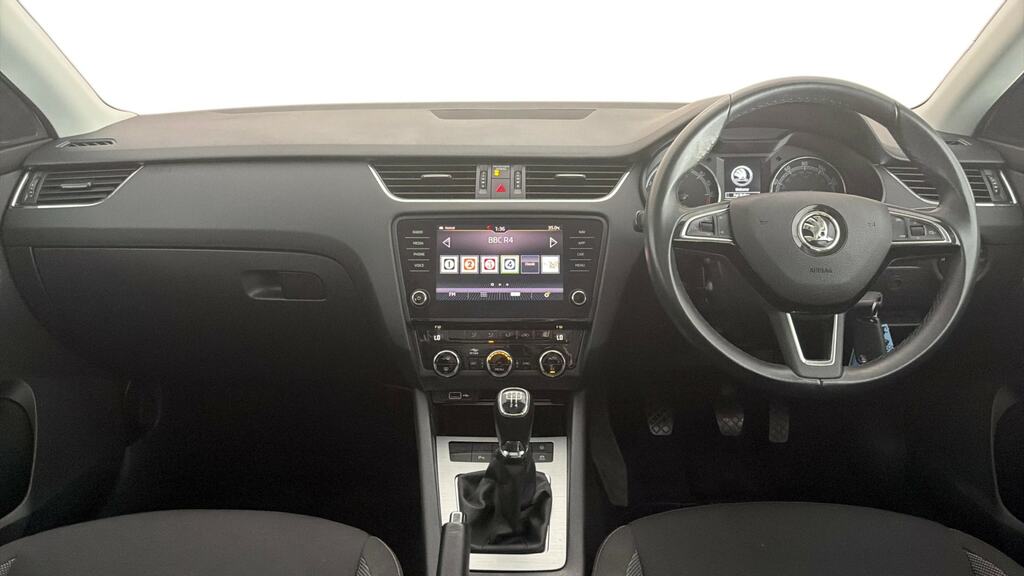 Skoda Octavia 1.6 Tdi Se Technology White #6