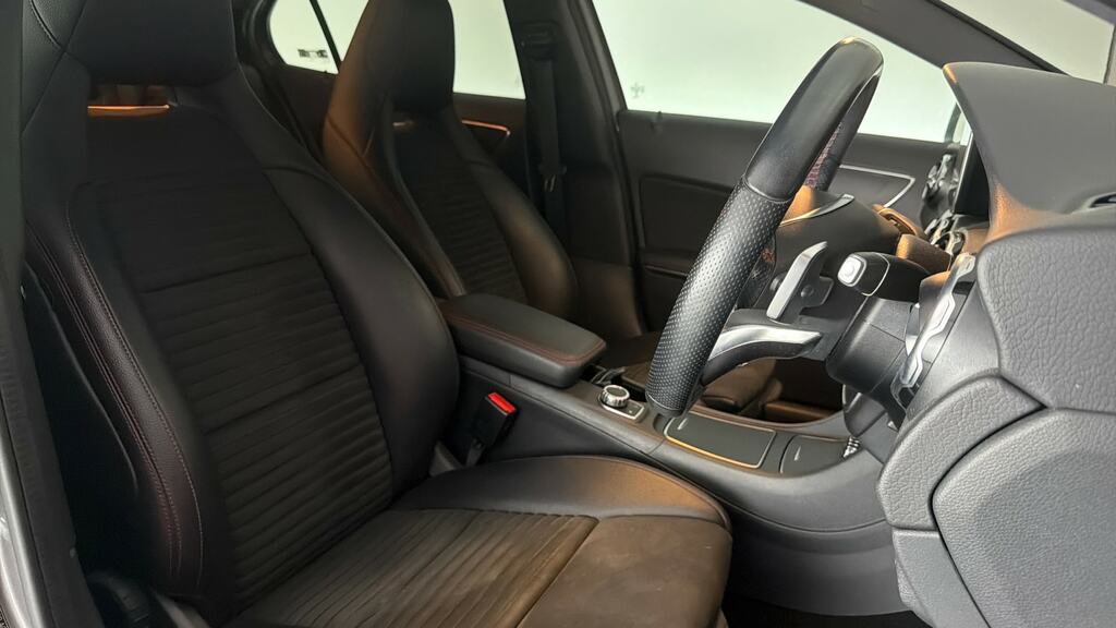Mercedes-Benz GLA Class Gla 200 Se Brown #10