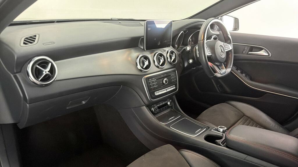 Mercedes-Benz GLA Class Gla 200 Se Brown #11