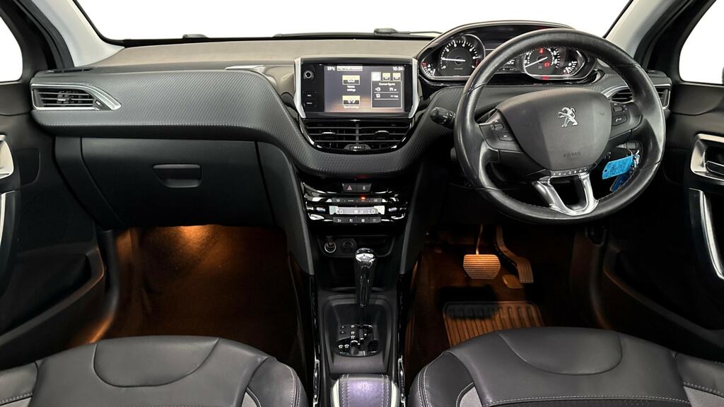 Peugeot e-2008 1.6 Vti Allure Black #6