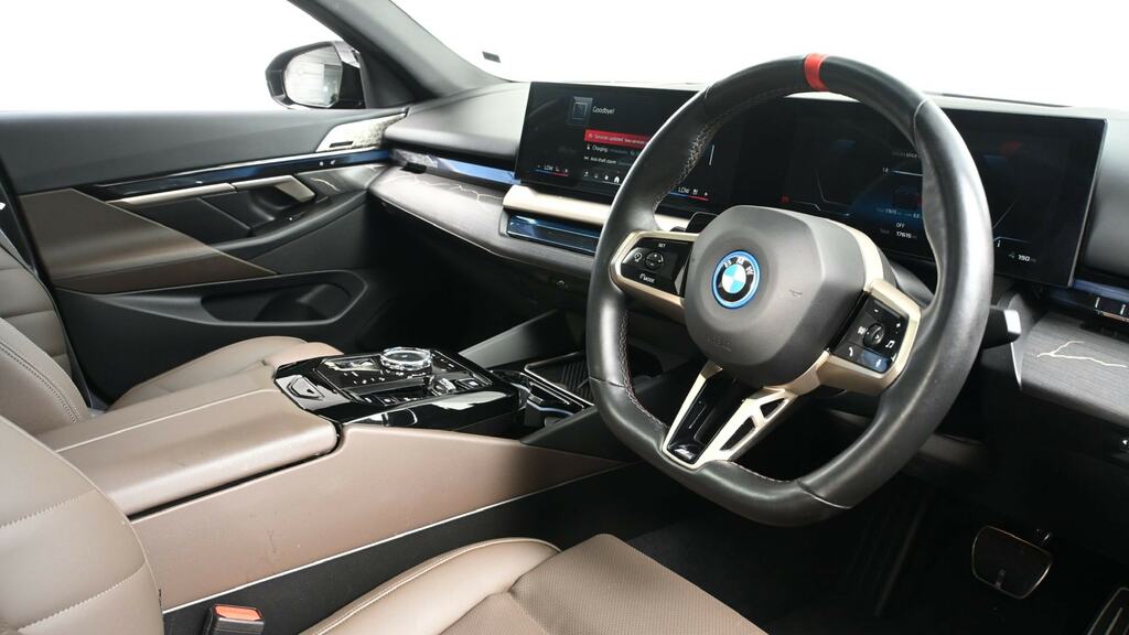 BMW i5 G60 Edrive40 M Sport Saloon Black #6