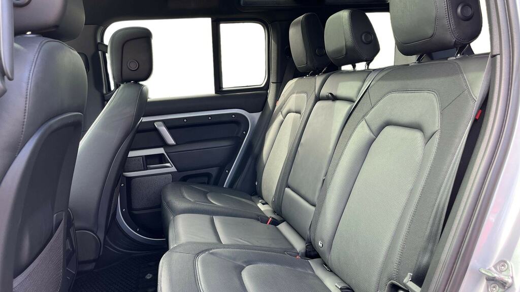 Land Rover Defender 110 3.0 D300 X-dynamic Hse 110 Silver #4