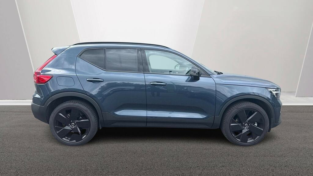 Volvo XC40 2.0 B3p Plus Black Edition Blue #3