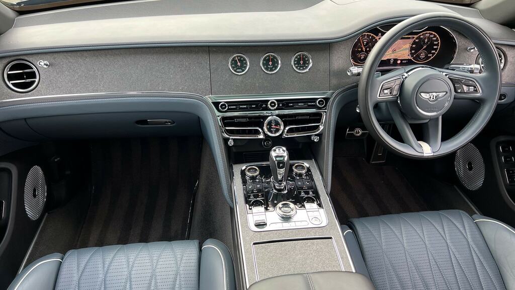 Bentley Flying Spur 3.0 V6 Hybrid Mulliner Driv Spec Tour Blue #2