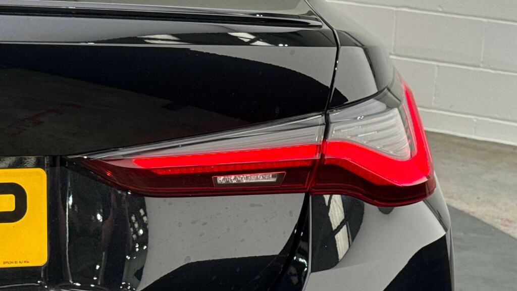 BMW i4 210Kw Edrive35 Sport 70Kwh Green #21