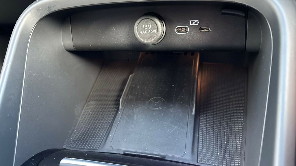 Volvo XC40 Plus, B3 Mild Hybrid, Dark Black #38