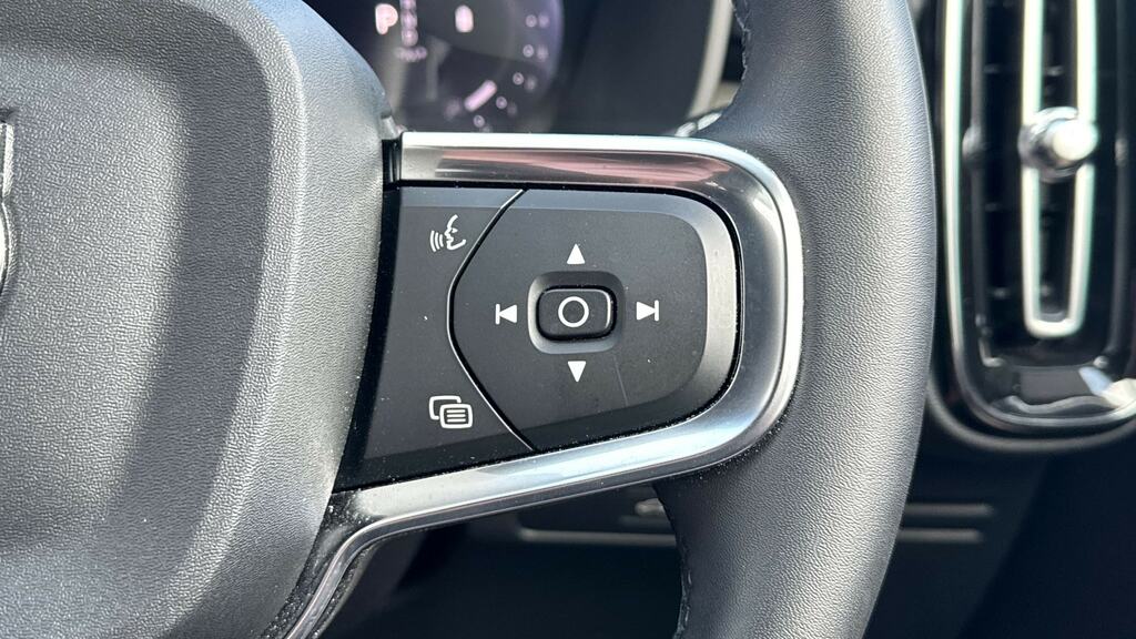 Volvo XC40 Plus, B3 Mild Hybrid, Dark Black #19