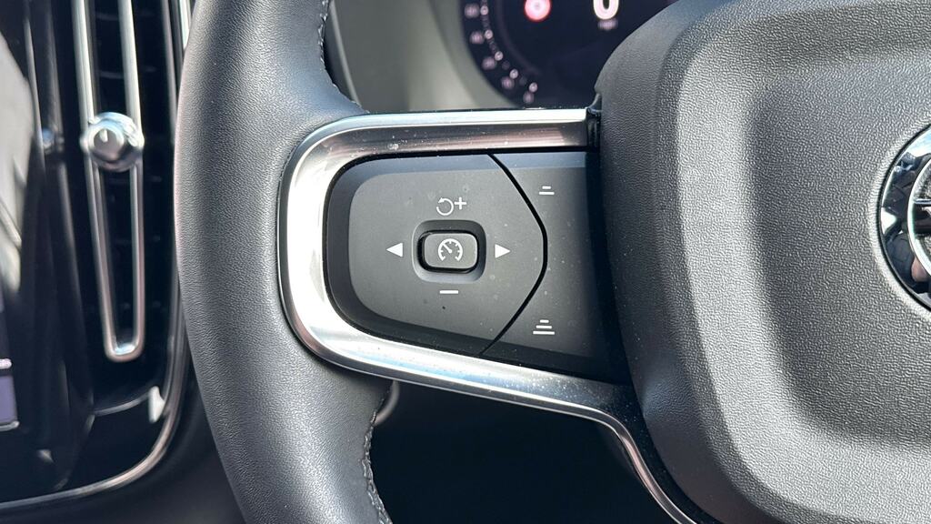 Volvo XC40 Plus, B3 Mild Hybrid, Dark Black #18