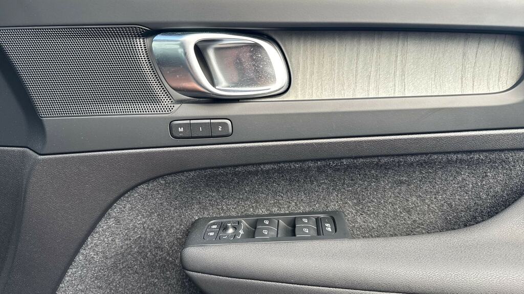 Volvo XC40 Plus, B3 Mild Hybrid, Dark Black #15