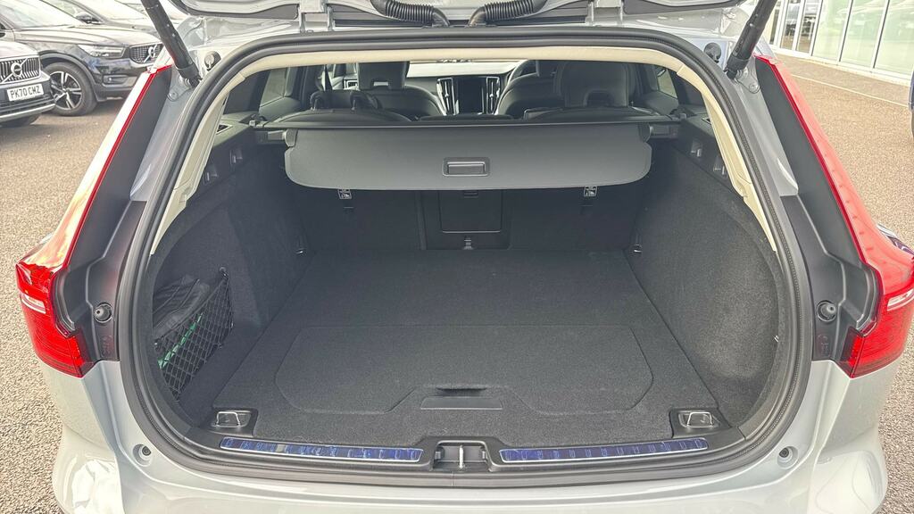 Volvo V60 Plus, B4 Mild Hybrid, Dark Blue #17