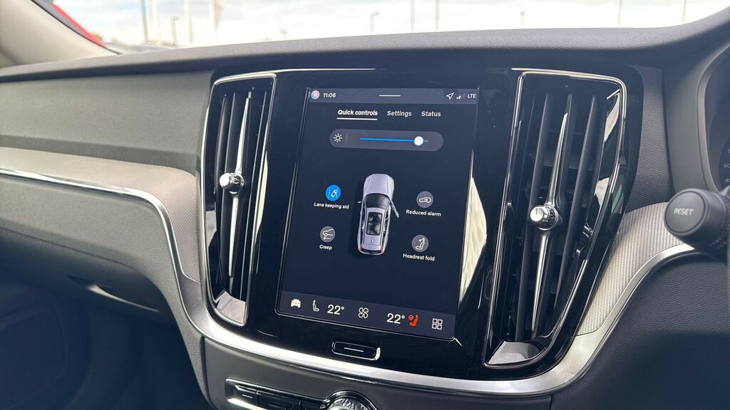 Volvo V60 Plus, B4 Mild Hybrid, Dark Blue #31