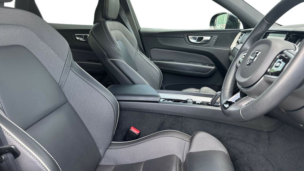 Volvo XC60 2.0 B4d Momentum Awd Geartronic Grey #9