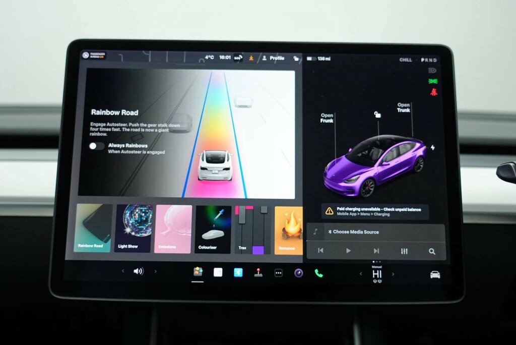 Tesla Model 3 Dual Motor Long Range Saloon 4 White #32