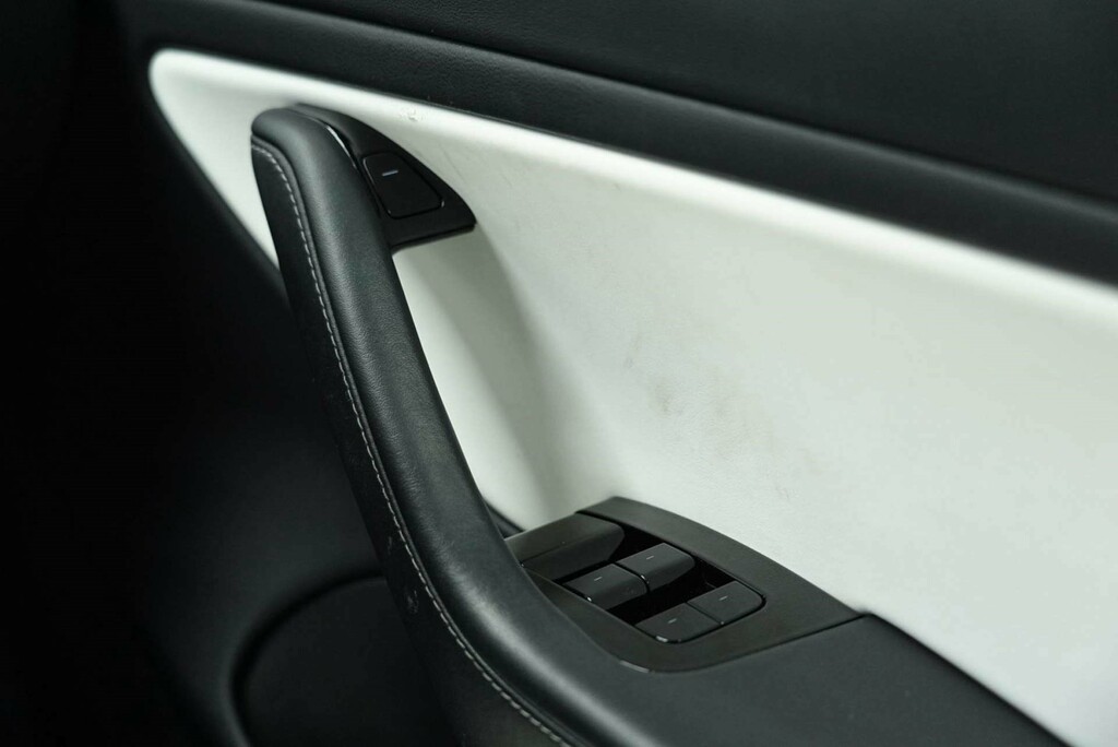Tesla Model 3 Dual Motor Long Range Saloon 4 White #65