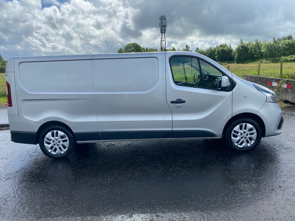Renault Trafic 1.6L Sport Nav Silver #2