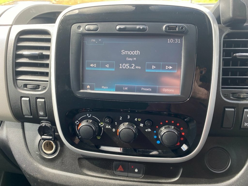 Renault Trafic 1.6L Sport Nav Silver #4