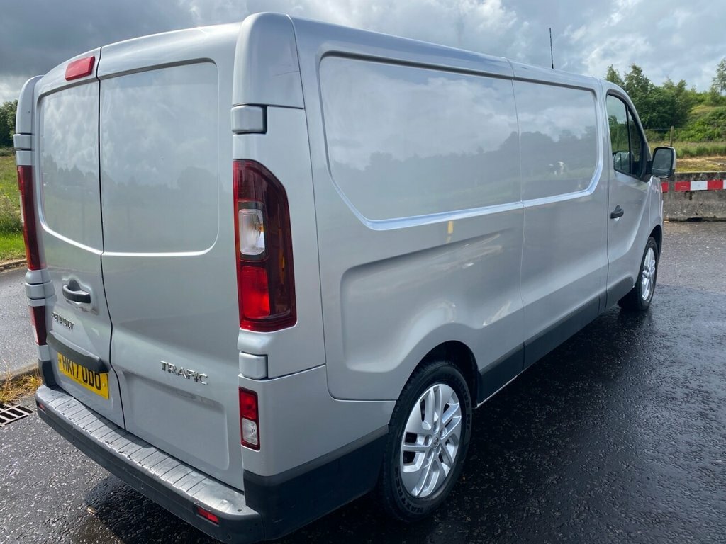Renault Trafic 1.6L Sport Nav Silver #3