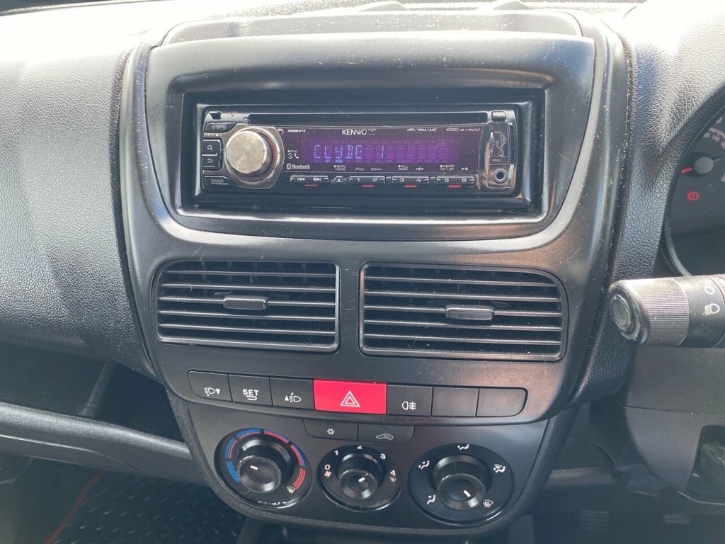 Vauxhall Combo 1.3L Sportive Red #4