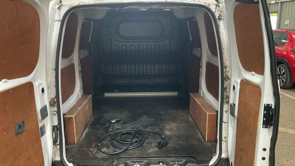 Nissan e-NV200 Mpv White #4