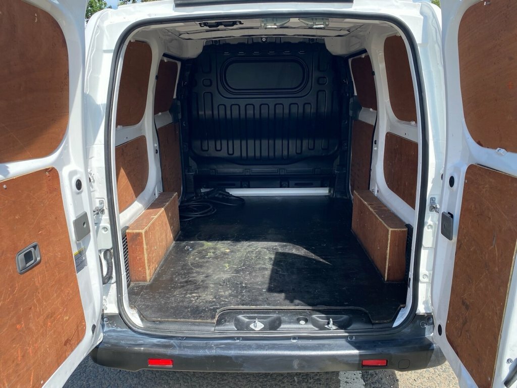 Nissan e-NV200 Mpv White #6