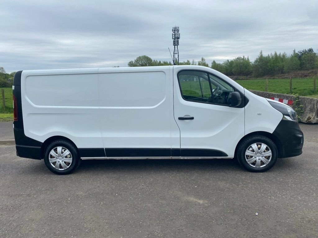 Vauxhall Vivaro Mpv White #2