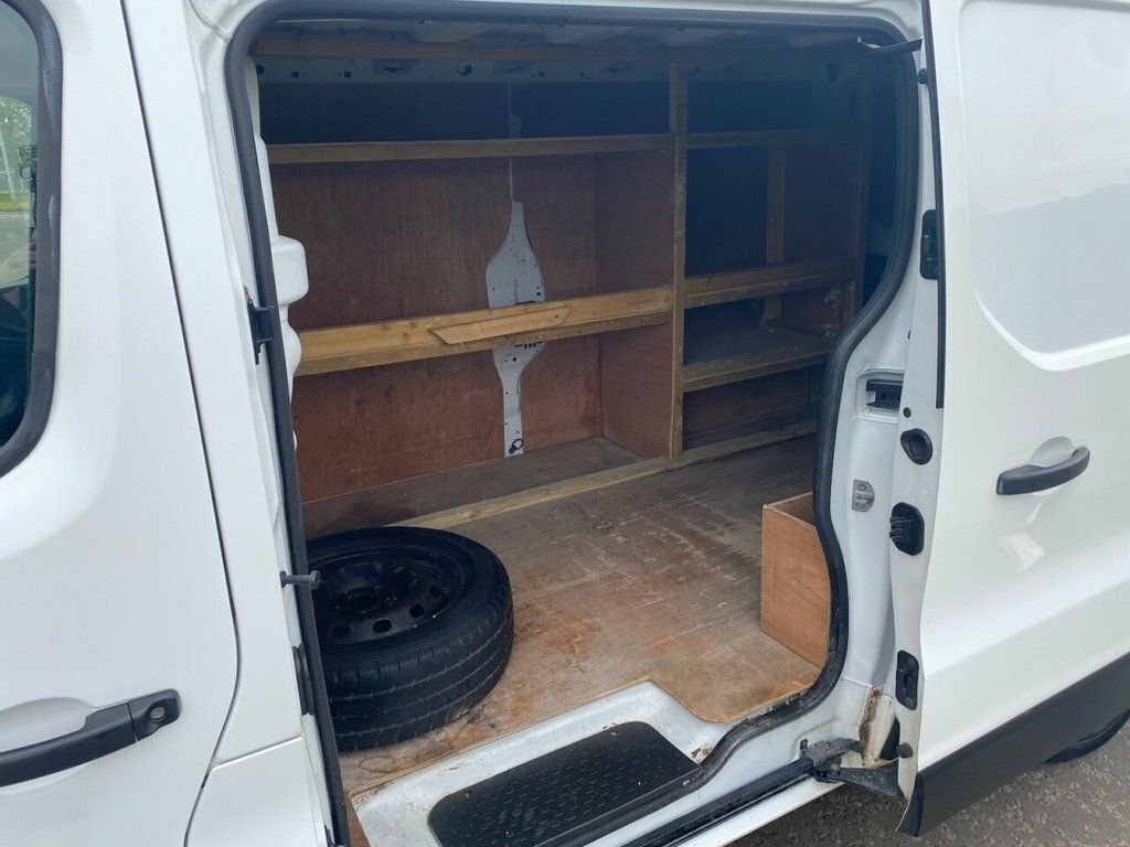 Vauxhall Vivaro Mpv White #5