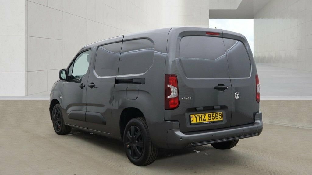 Vauxhall Combo 1.5L Sportive 6Dr Grey #2
