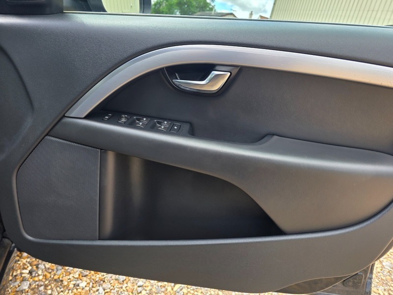 Volvo V70 2L Se Lux Silver #13