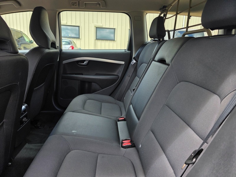 Volvo V70 2L Se Lux Silver #24