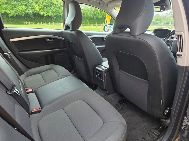 Volvo V70 2L Se Lux Silver #20