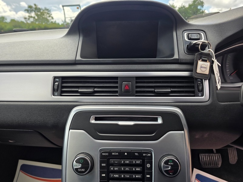 Volvo V70 2L Se Lux Silver #18