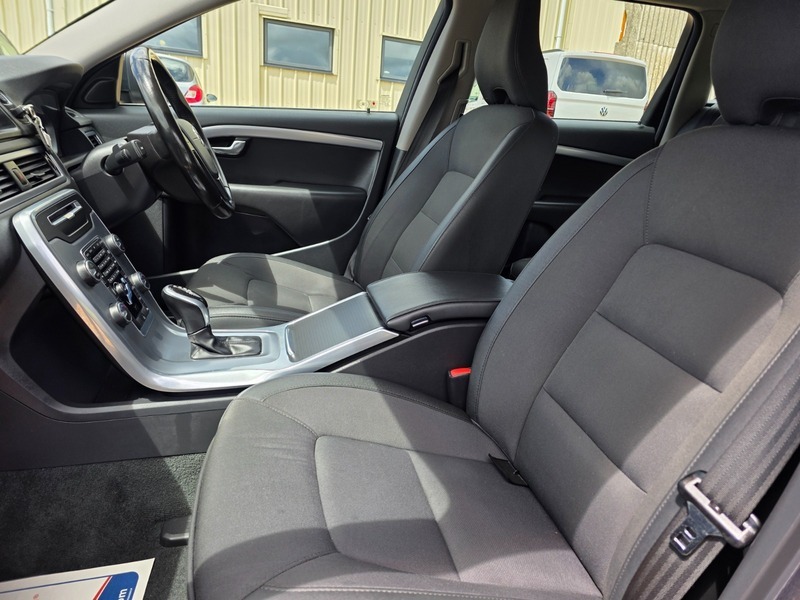 Volvo V70 2L Se Lux Silver #26