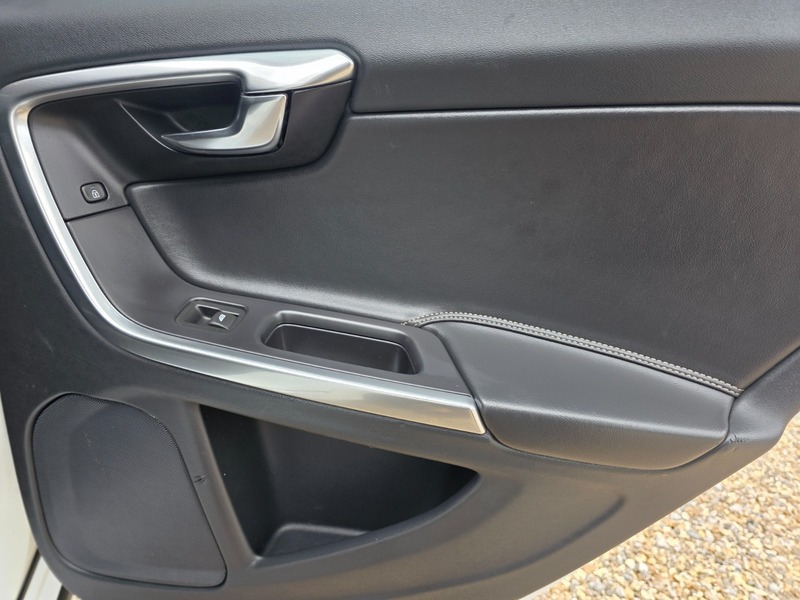 Volvo V60 Estate Black #24
