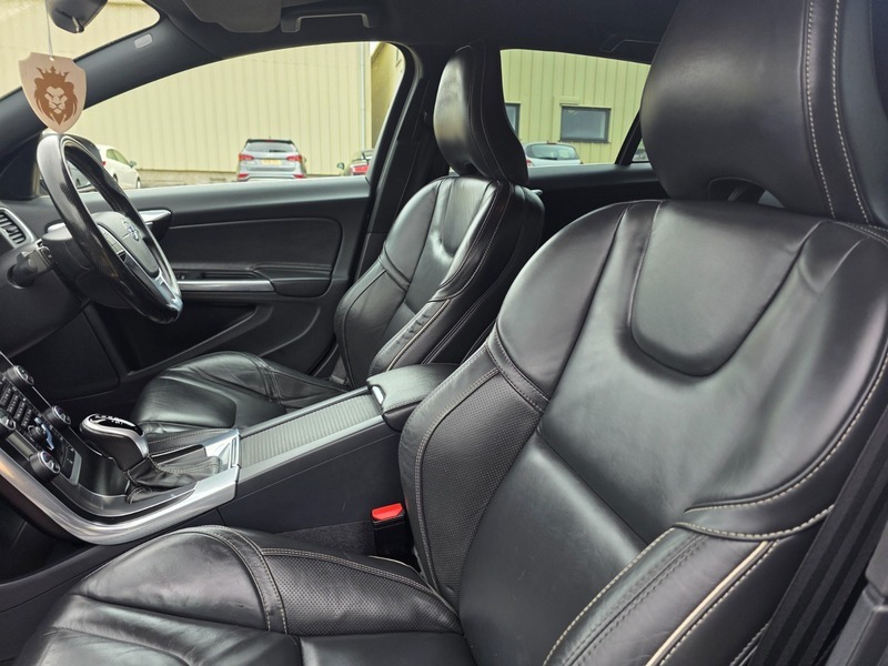 Volvo V60 Estate Black #32