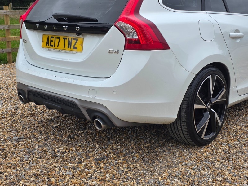 Volvo V60 Estate Black #7