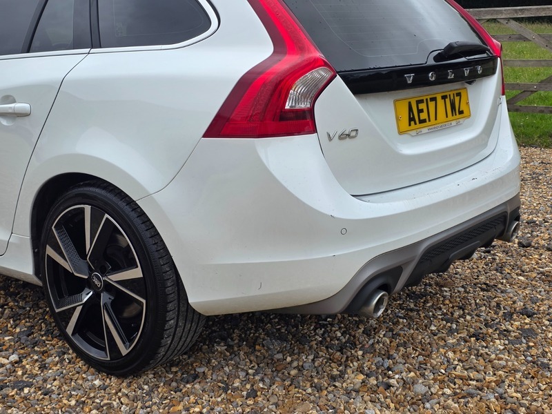 Volvo V60 Estate Black #9